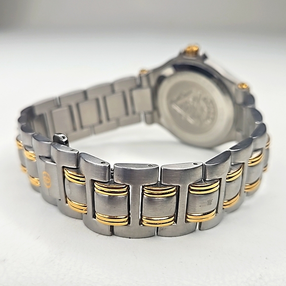 Authentic Gucci Watch 9040 M Mens Dial Quartz Two-Tone Link Date Watch - Picture 9 of 16